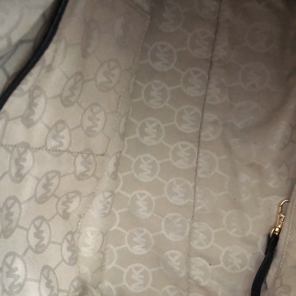 Black leather Michael Kors bag price as is for bag. Org. $495 - Picture 7 of 11